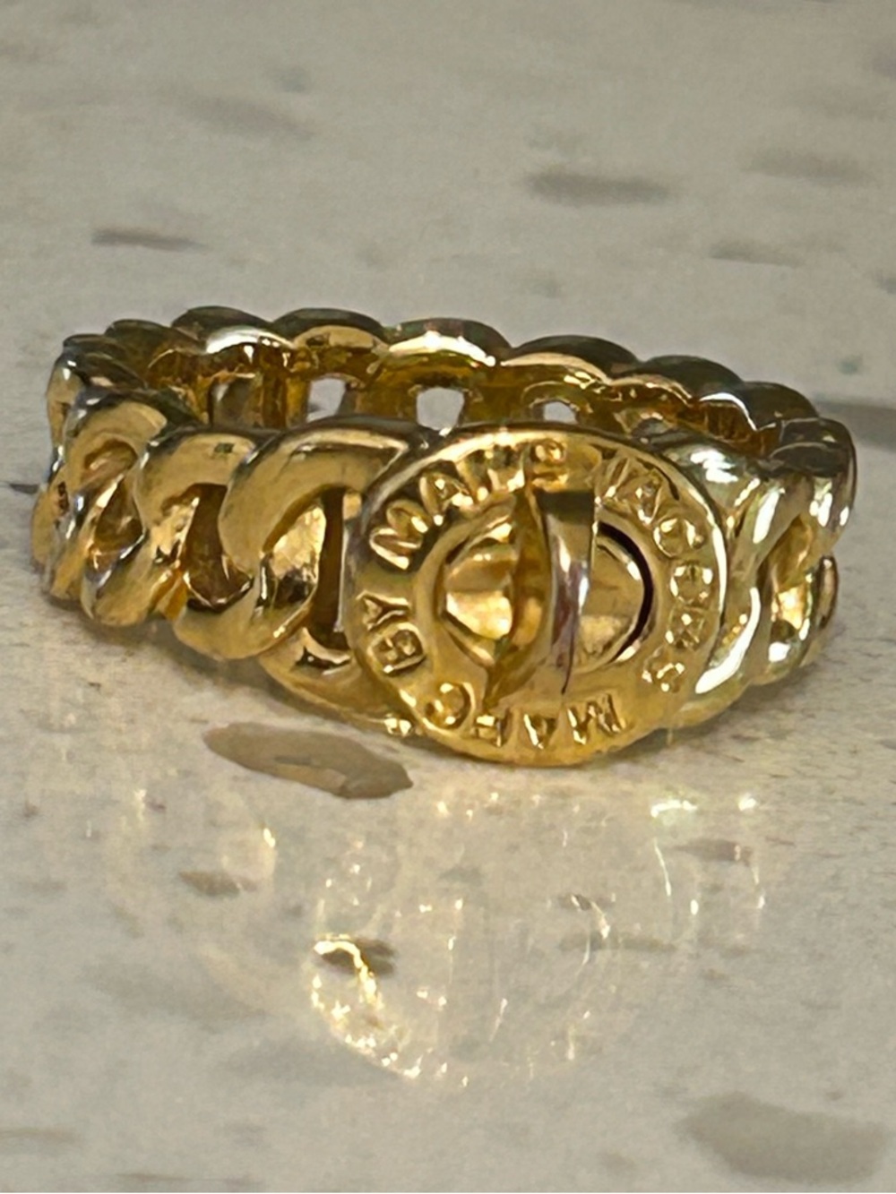 Stunning Marc a Jacobs Katie turn lock ring⭐️